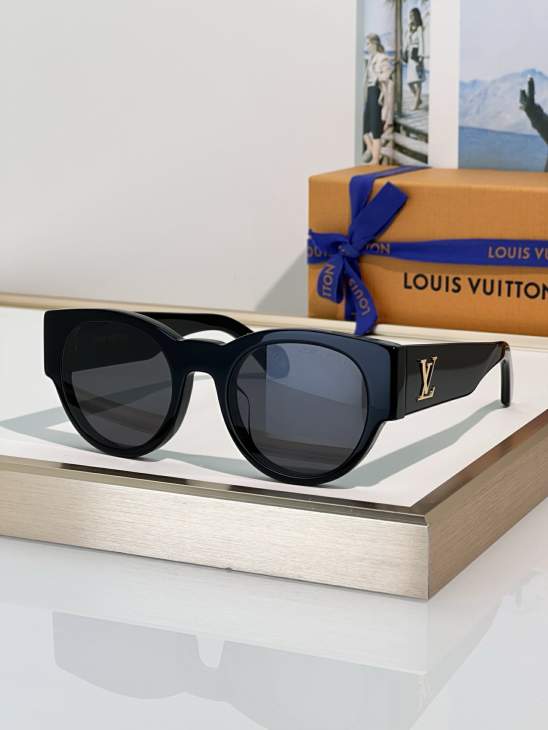 Picture of Louis Vuitton Sunglasses _SKUfw76769952fw